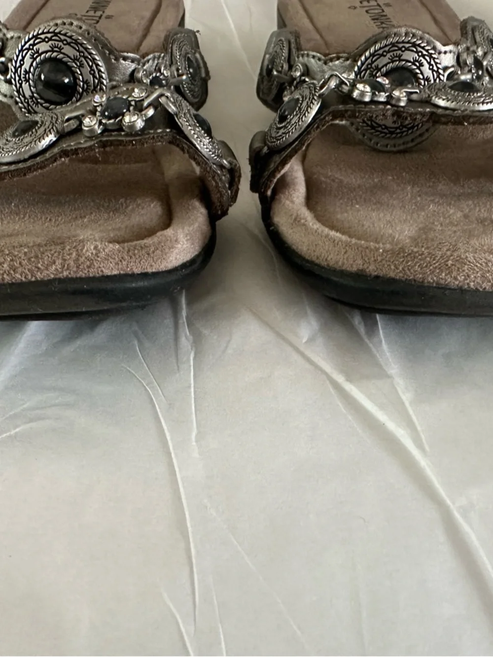 Minnetonka Leather Slide Sandals Concho Western Boho Brown Size 6 - Picture 3 of 6